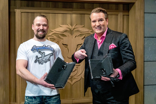 Ralf Dümmel und der Gründer von Aquakallax mit den innovativen Konkav Filtern für Aquarien