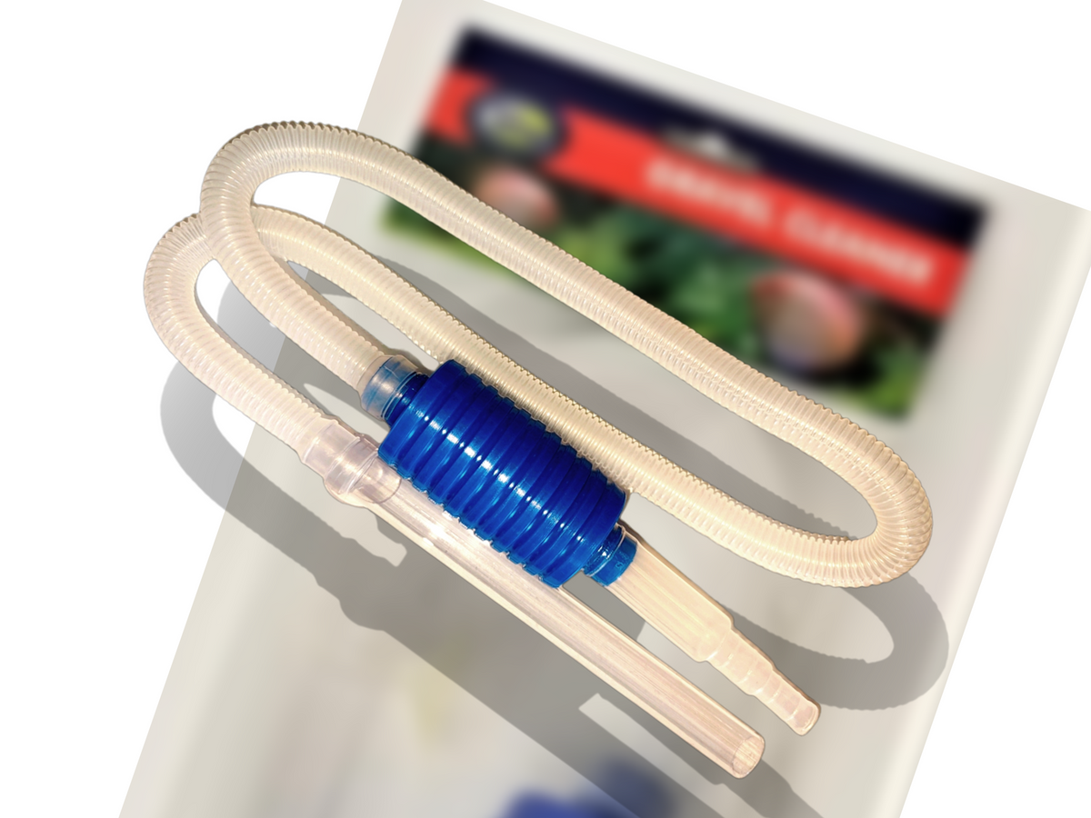 Aqua Nova Mulmsauger mit transparenter Saugröhre, flexiblem Schlauch und blauer Siphonpumpe vor der Produktverpackung