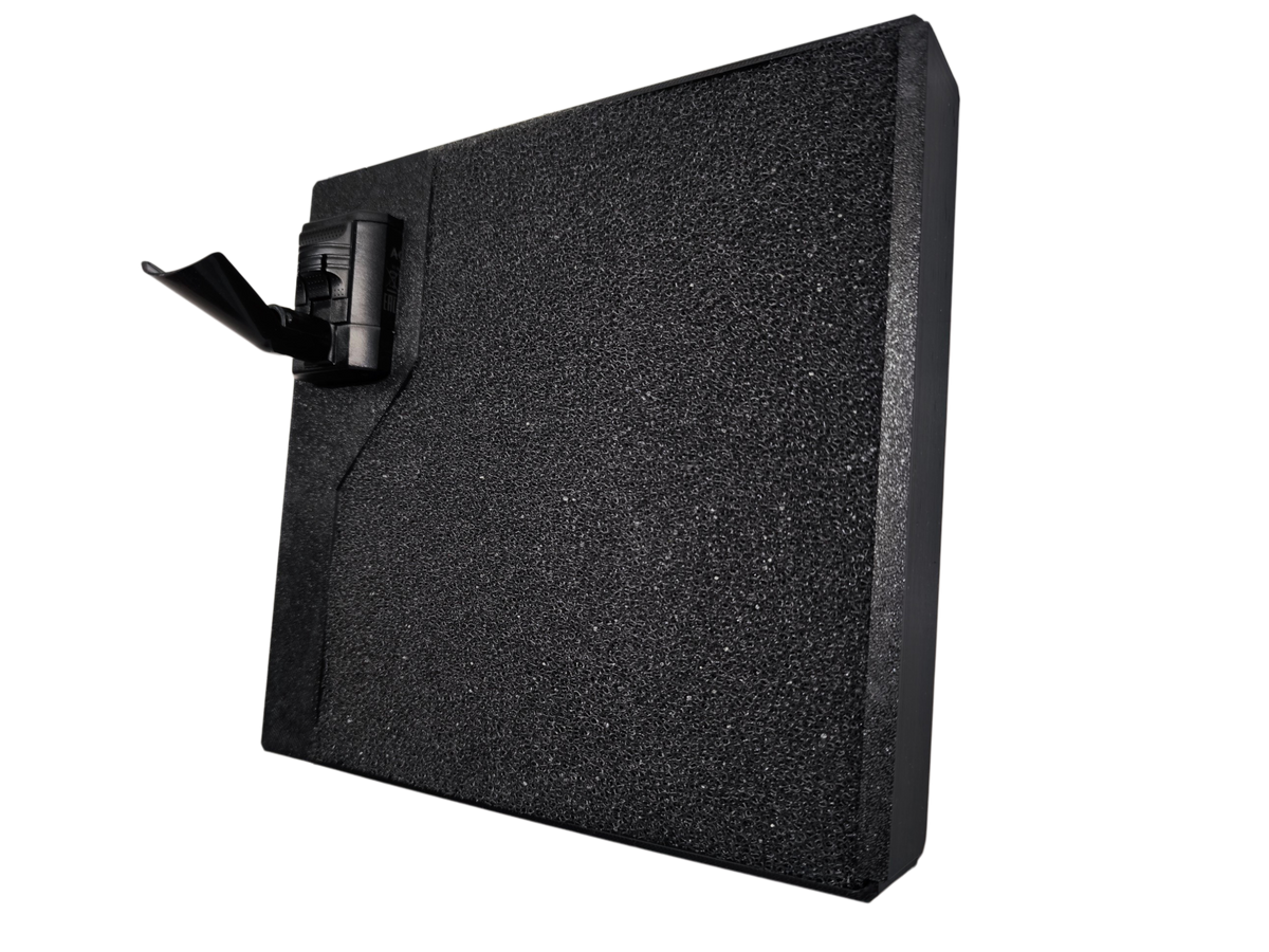 Aquakallax Konkav Matrix Grundmodul mit Aquael PAT MINI Pumpe und schwarzer Filtermatte, freigestellte Produktansicht