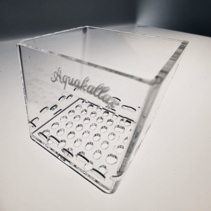 Transparente Aquakallax Pflanzenbox Größe XS mit 5 × 5 × 5 cm und gelochtem Boden in Nahansicht