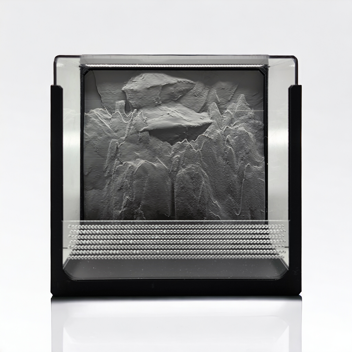 Aquakallax Terrakallax Terrarium mit schwarzem Rahmen, transparenter Front mit Lüftungsöffnungen und grauer Felsrückwand in Frontansicht