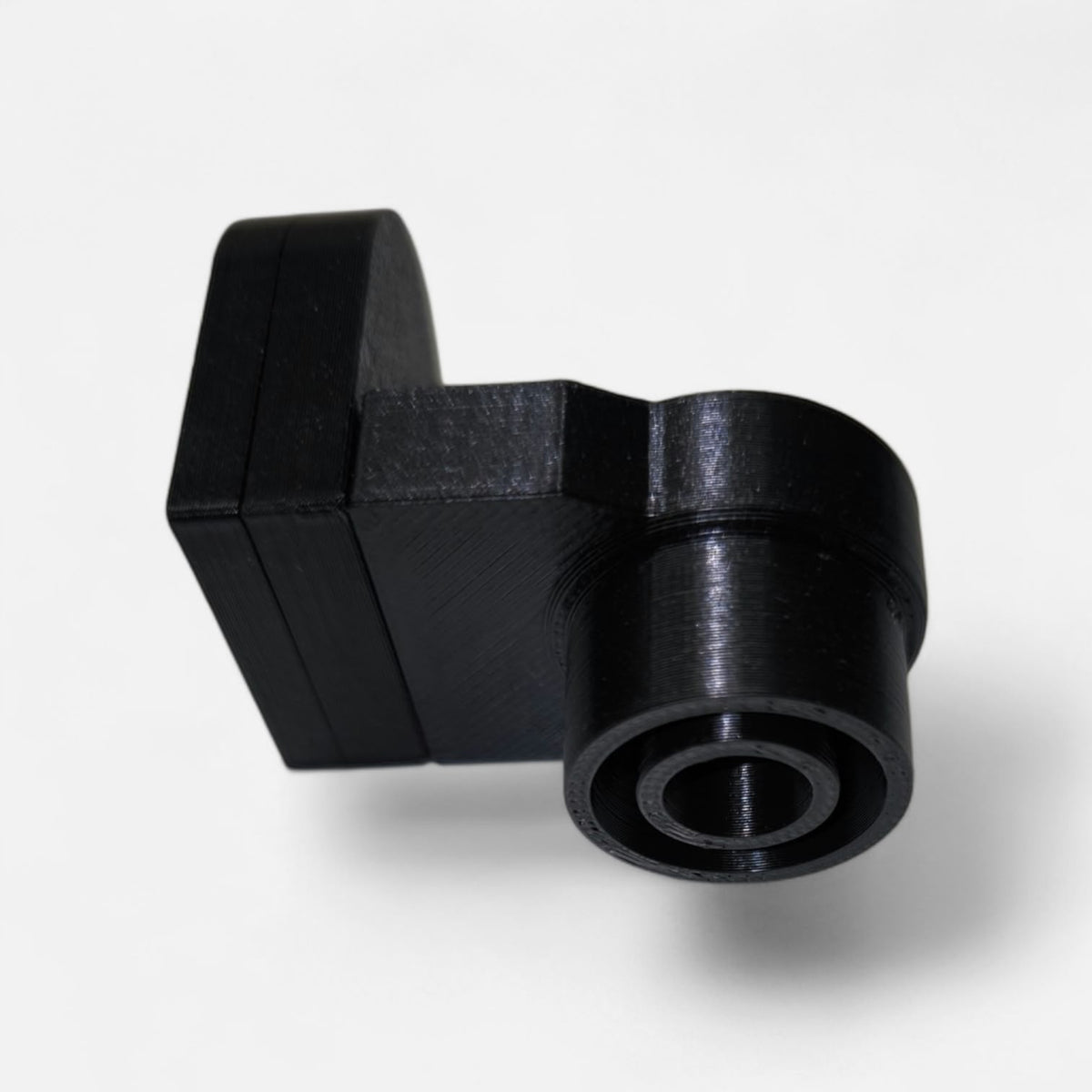 Überarbeiteter Aquakallax Pat-Mag Magnethalter für Aquael PAT MINI, Detailansicht der drehbaren Pumpenaufnahme ohne Pumpe