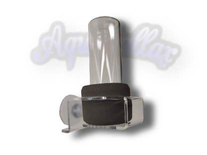 Oxidator Mini in einem transparenten Aquakallax Oxi-Hover mit Saugnapfbefestigung in frontaler Ansicht
